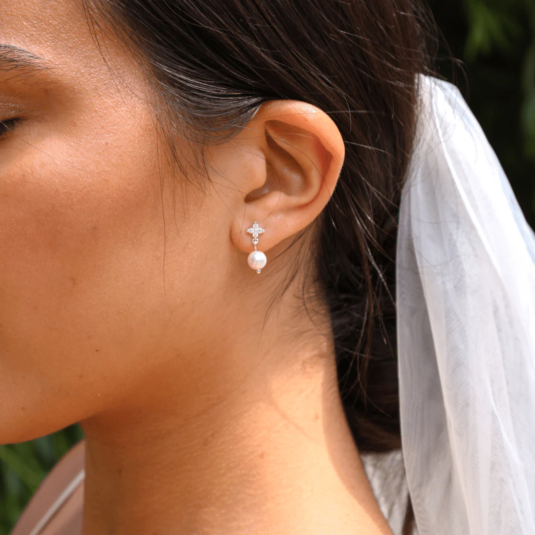 Lucky charm pearl studs silver - Image 3